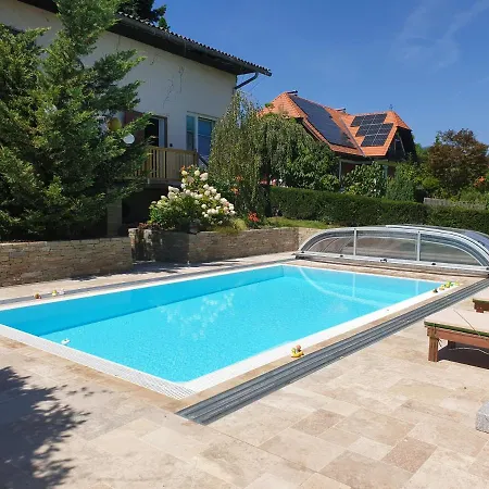 Mit Pool An Der Apfelstrasse Puch bei Weiz