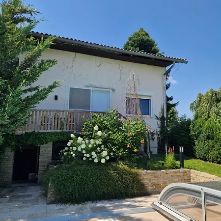 Mit Pool An Der Apfelstrasse Lejlighed