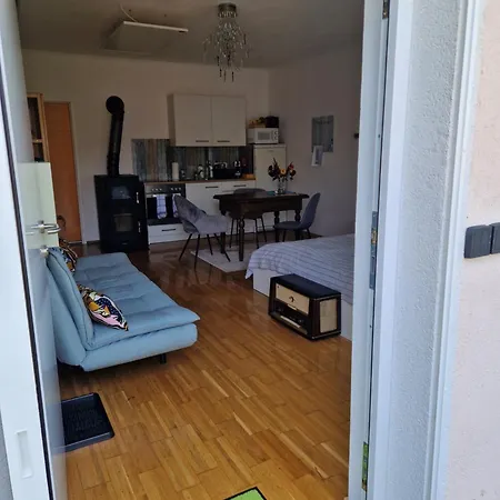 Mit Pool An Der Apfelstrasse Puch bei Weiz