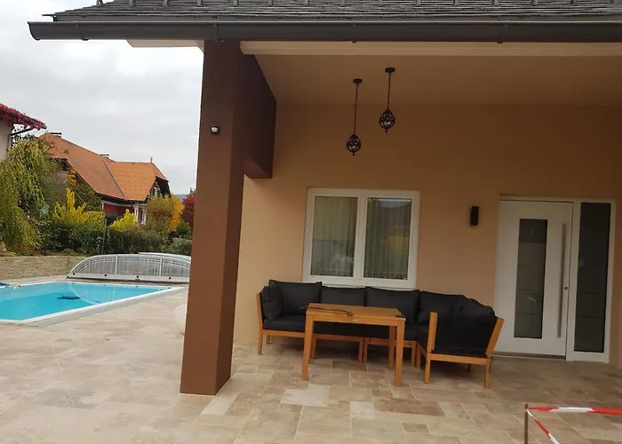 Mit Pool An Der Apfelstrasse