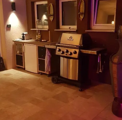 Mit Pool An Der Apfelstrasse *