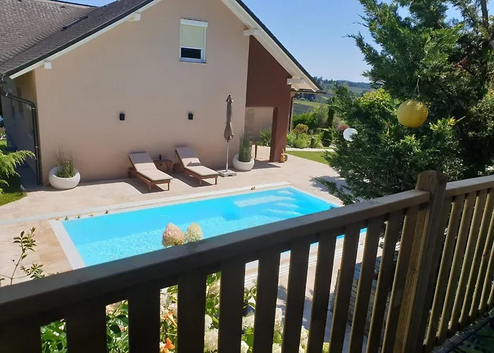 Mit Pool An Der Apfelstrasse *