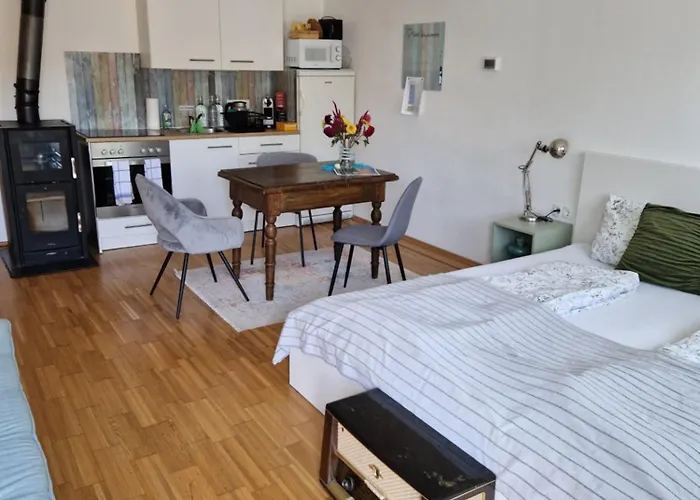 Mit Pool An Der Apfelstrasse *