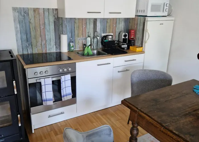 Mit Pool An Der Apfelstrasse