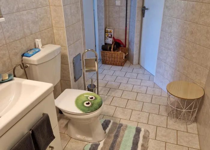 Mit Pool An Der Apfelstrasse